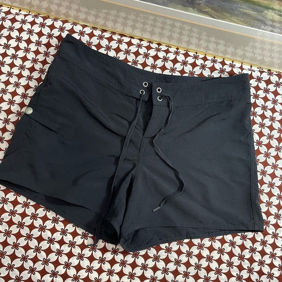 Black Short - Picture 1 of 8